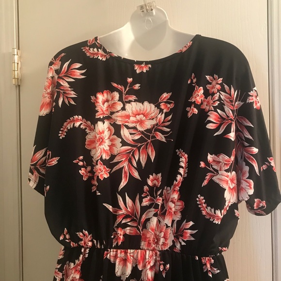 (1X) Plus Size Floral Print Surplice Swing Dress - Picture 6 of 7